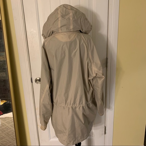 Cottage essentials (Rain jacket) - Picture 3 of 7